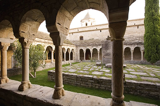 Claustro de la catedral de Roda de Is&aacute;bena