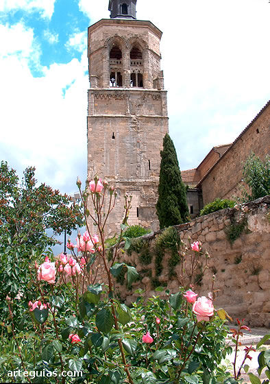 Torre campanario g&oacute;tico de la iglesia de Alcocer