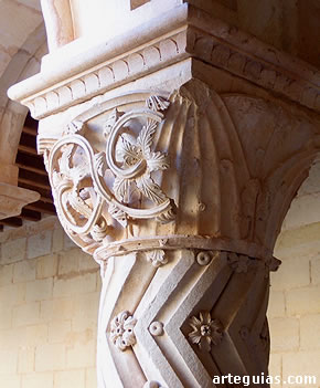 Columna del claustro de San Andr&eacute;s de Arroyo