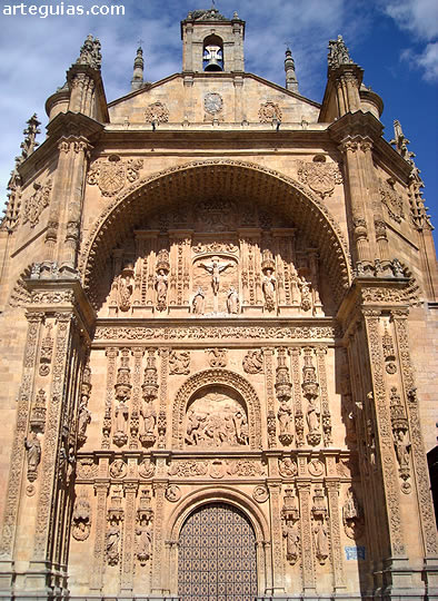Fant&aacute;stica fachada del Convento de San Esteban