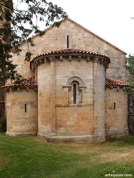 Monasterio de San Pedro de Villanueva: portada rom&aacute;nica