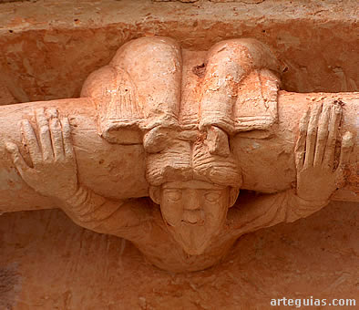 Detalle de la iglesia de Santa Mar&iacute;a del Val de Atienza