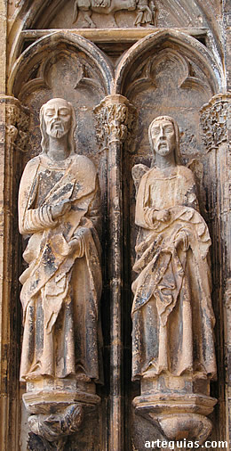 Esculturas de las jambas de la iglesia de Valderrobres
