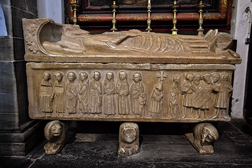 Sepulcro de m&aacute;rmol del caballero templario Gomes Martins Silvestre