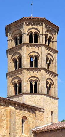 &Eacute;glise Notre-Dame de Anzy-le-Duc: campanario