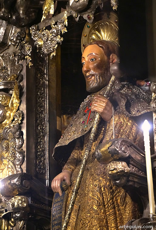 Santiago Peregrino en la catedral compostelana