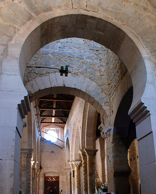 Arco prerrom&aacute;nico de la iglesia de Wamba. Siglo X