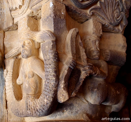 Capiteles de la portada de Pineda de la Sierra