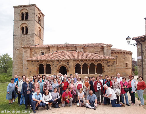 Atardecer primaveral en la iglesia de Jaramillo de la Fuente (Burgos)