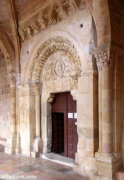 Portada de la Iglesia de la Virgen de la Pe&ntilde;a, Sep&uacute;lveda